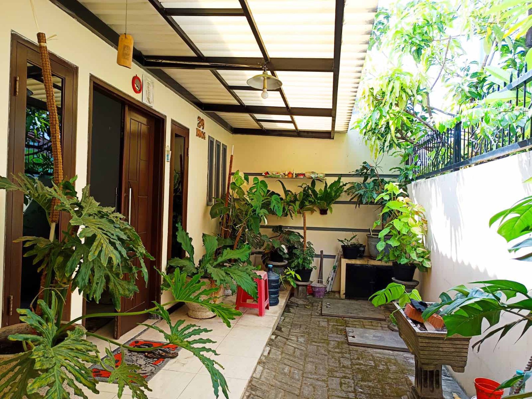 Rumah di Sutorejo Tengah Surabaya Timur, bisa untuk rumah tinggal / kantor, Siap Huni, Sewa min 2 tahun