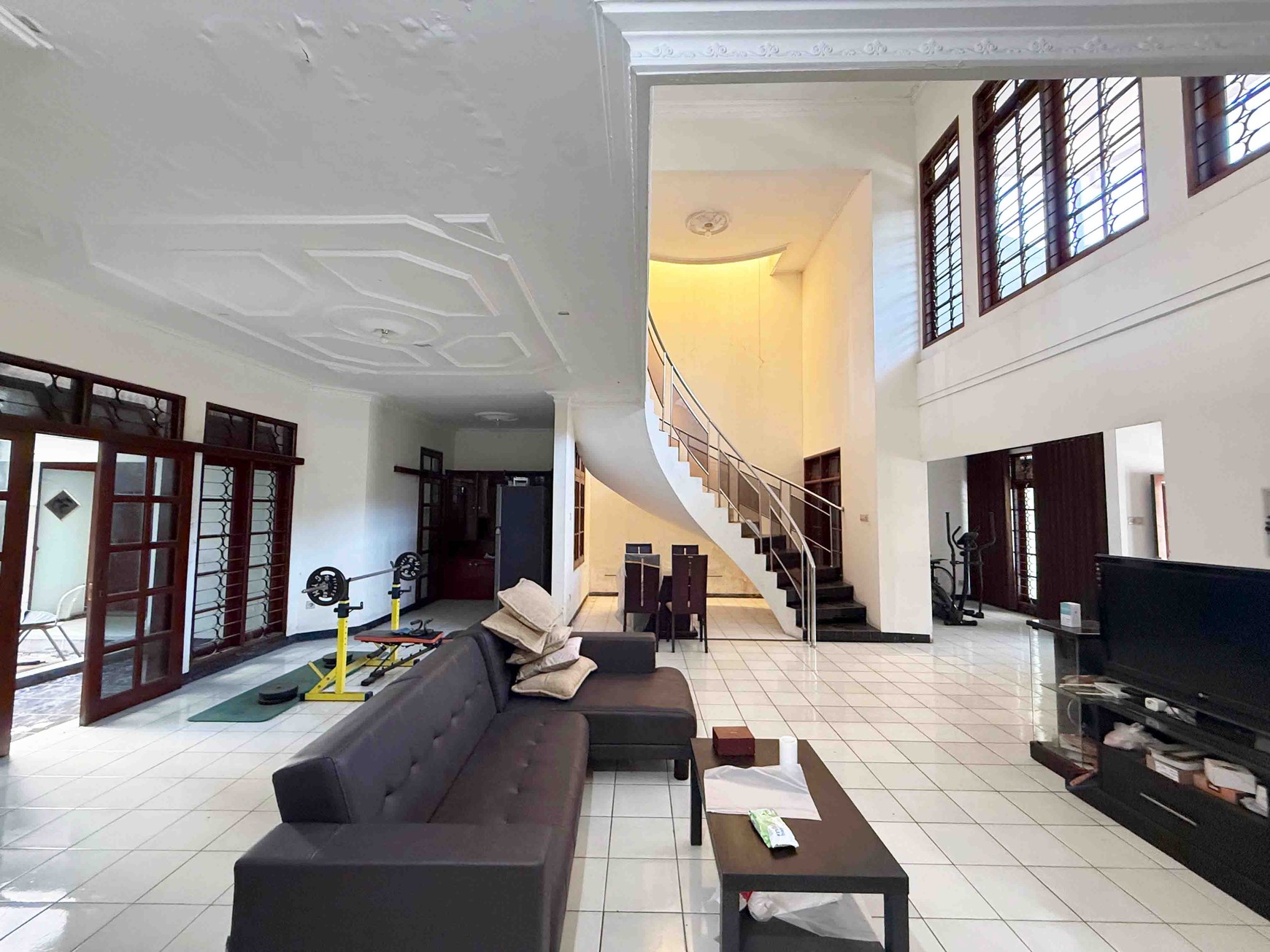 Rumah di Kutisari Indah Utara Surabaya Selatan, 2 Lantai, Bagus + Terawat, Row Jalan Lebar, SHM, Hadap Utara - CT -