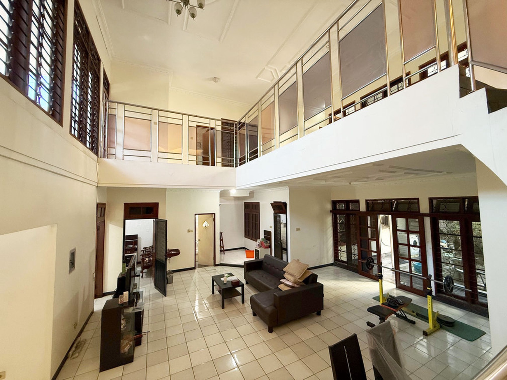 Rumah di Kutisari Indah Utara Surabaya Selatan, 2 Lantai, Bagus + Terawat, Row Jalan Lebar, SHM, Hadap Utara - CT -