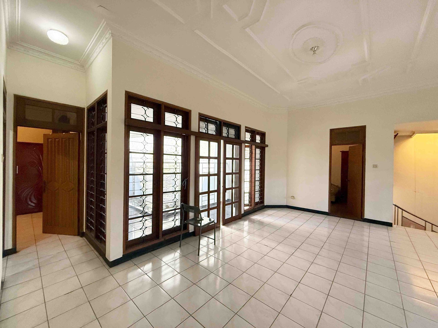 Rumah di Kutisari Indah Utara Surabaya Selatan, 2 Lantai, Bagus + Terawat, Row Jalan Lebar, SHM, Hadap Utara - CT -