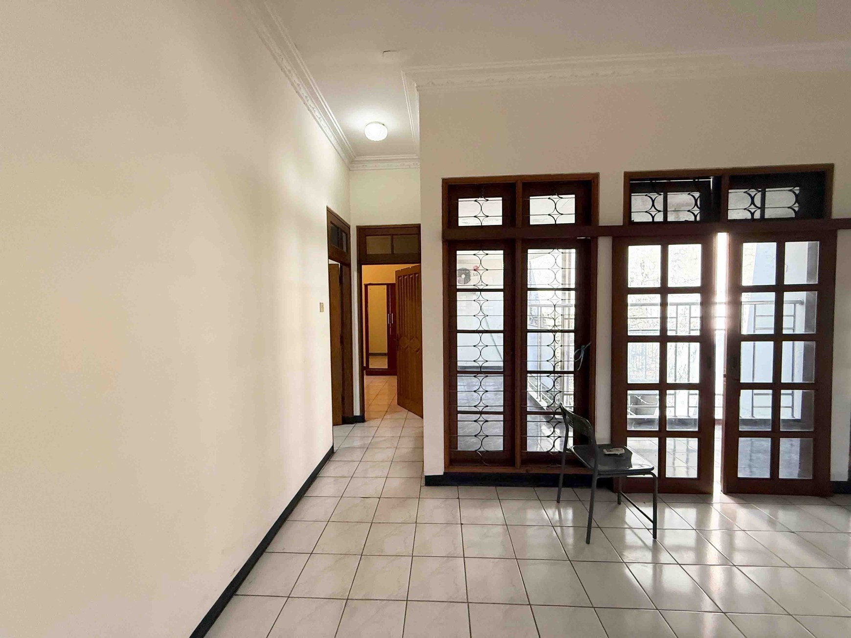 Rumah di Kutisari Indah Utara Surabaya Selatan, 2 Lantai, Bagus + Terawat, Row Jalan Lebar, SHM, Hadap Utara - CT -