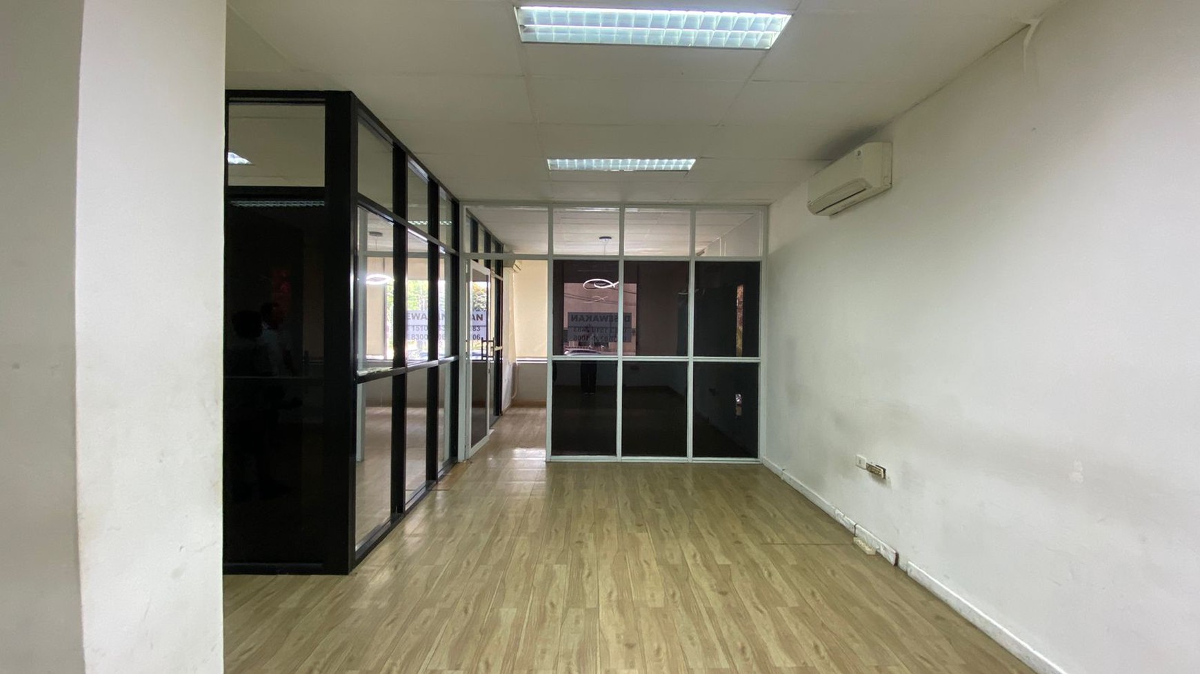 DISEWAKAN KANTOR/TEMPAT USAHA DI WOLTER MONGINSIDI 