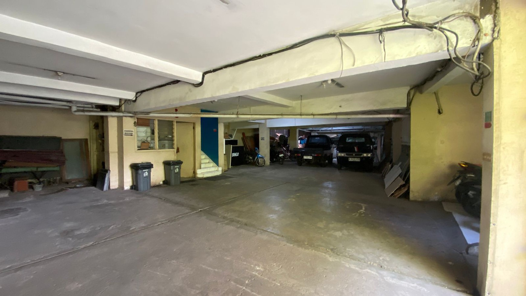 DISEWAKAN KANTOR/TEMPAT USAHA DI WOLTER MONGINSIDI 
