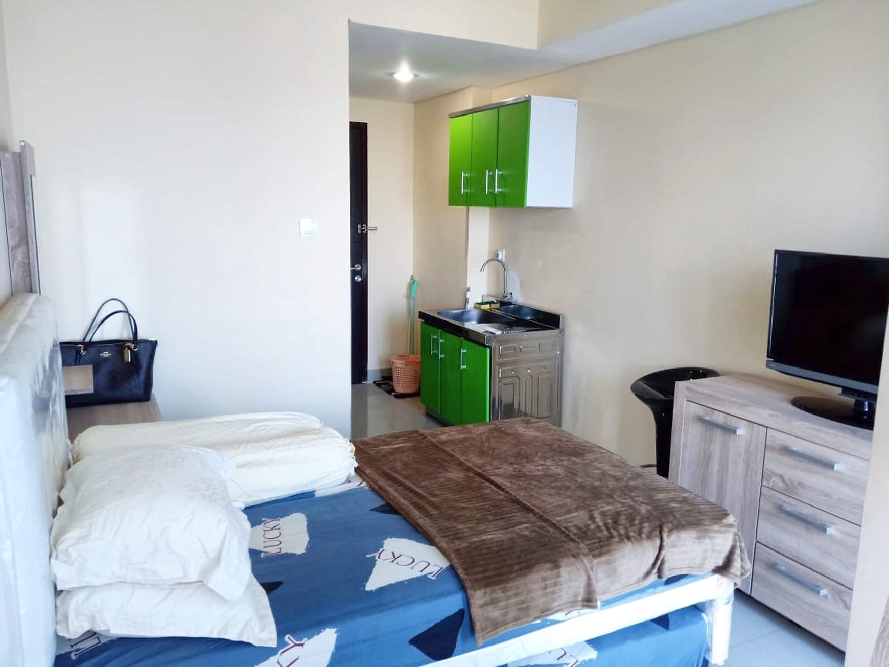 Apartemen De papilio Surabaya Selatan, Lantai 38, Type Studio, View Jembatan Suramadu ( the best view ), Full Furnished - WS -