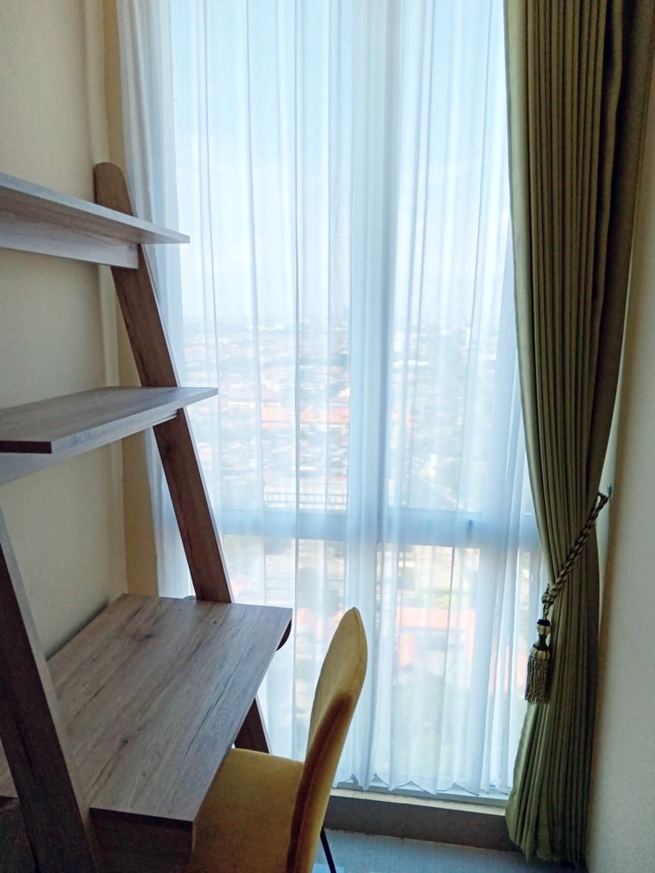 Apartemen De papilio Surabaya Selatan, Lantai 38, Type Studio, View Jembatan Suramadu ( the best view ), Full Furnished - WS -