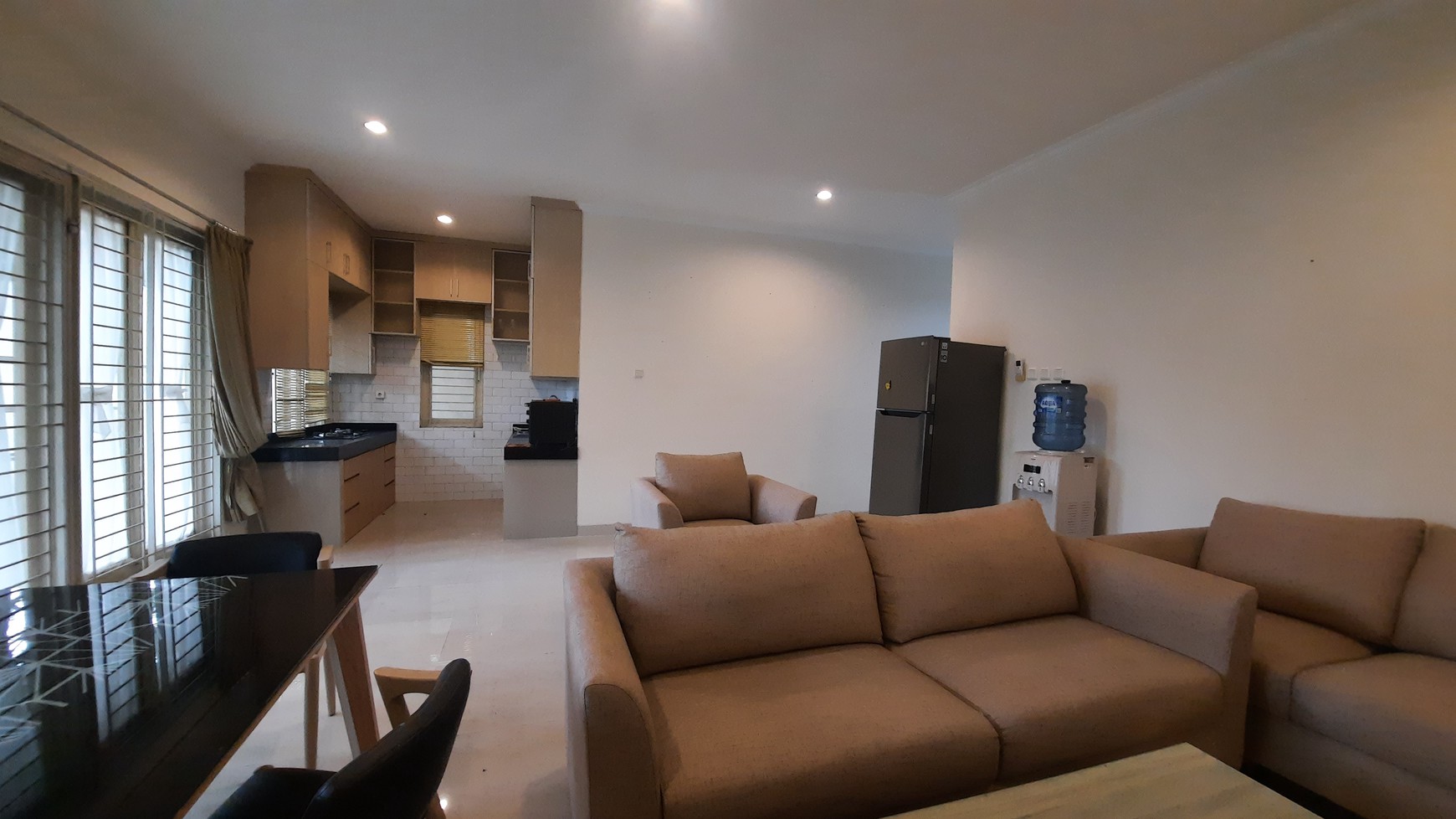 RUMAH BAGUS DAN LUAS FULL FURNISHED DI LOKASI STRATEGIS DALAM CLUSTER DAGO VILLAS LIPPO CIKARANG DEKAT DENGAN BERBAGAI FASILITAS PUBLIK