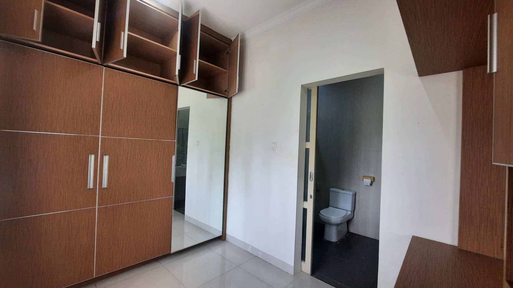 RUMAH BAGUS DAN LUAS FULL FURNISHED DI LOKASI STRATEGIS DALAM CLUSTER DAGO VILLAS LIPPO CIKARANG DEKAT DENGAN BERBAGAI FASILITAS PUBLIK