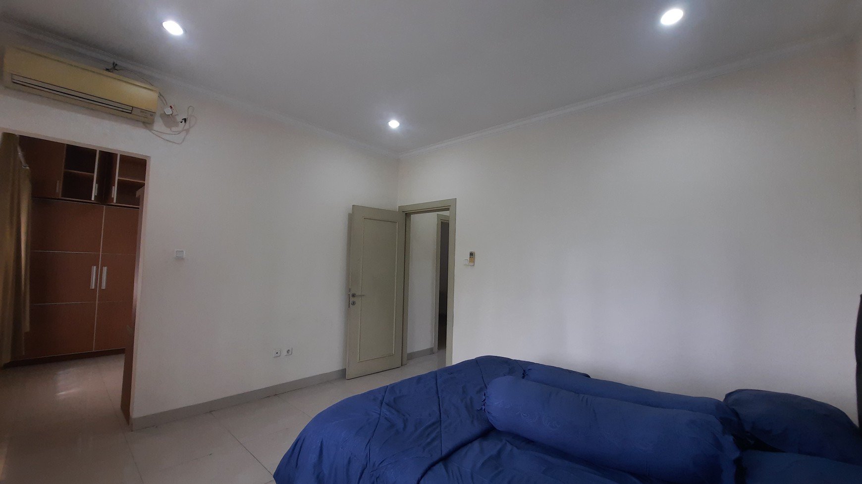 RUMAH BAGUS DAN LUAS FULL FURNISHED DI LOKASI STRATEGIS DALAM CLUSTER DAGO VILLAS LIPPO CIKARANG DEKAT DENGAN BERBAGAI FASILITAS PUBLIK