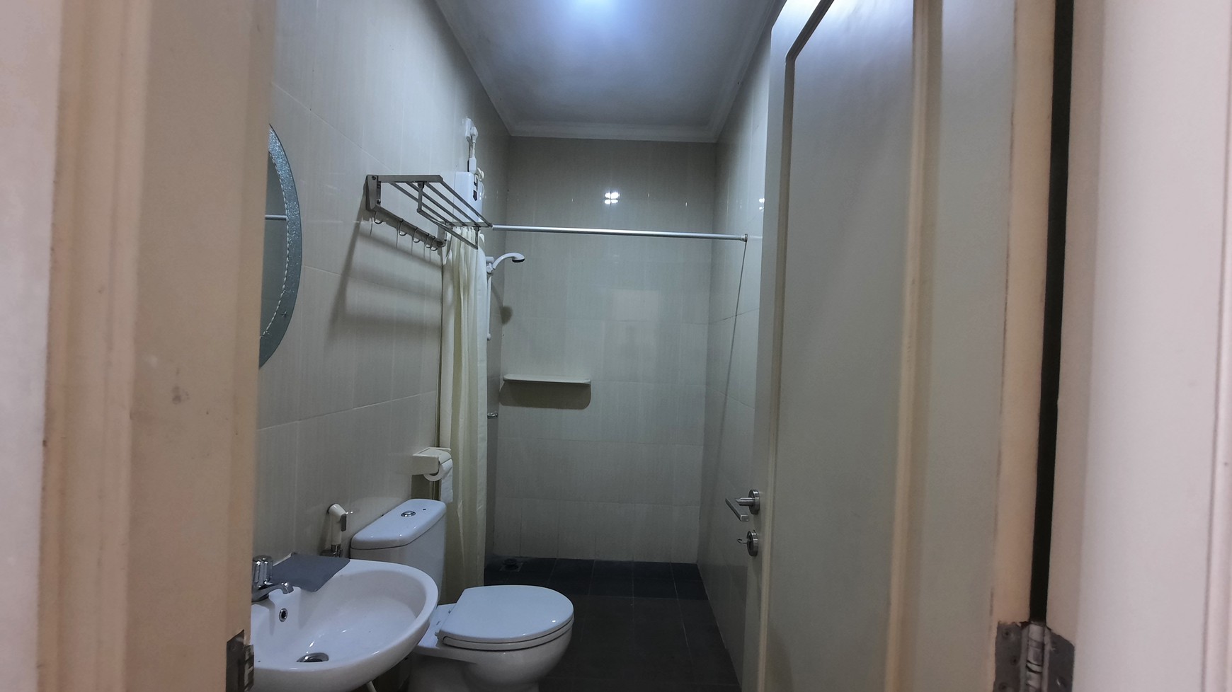 RUMAH BAGUS DAN LUAS FULL FURNISHED DI LOKASI STRATEGIS DALAM CLUSTER DAGO VILLAS LIPPO CIKARANG DEKAT DENGAN BERBAGAI FASILITAS PUBLIK