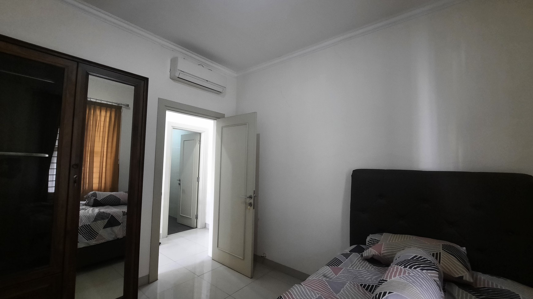 RUMAH BAGUS DAN LUAS FULL FURNISHED DI LOKASI STRATEGIS DALAM CLUSTER DAGO VILLAS LIPPO CIKARANG DEKAT DENGAN BERBAGAI FASILITAS PUBLIK