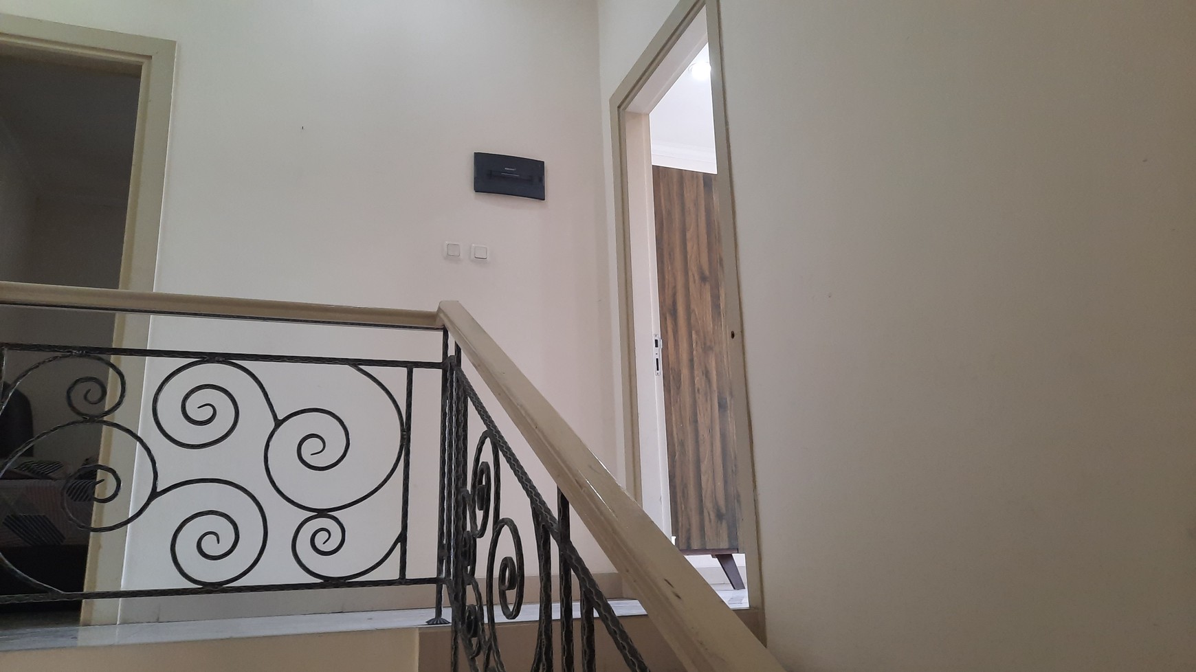 RUMAH BAGUS DAN LUAS FULL FURNISHED DI LOKASI STRATEGIS DALAM CLUSTER DAGO VILLAS LIPPO CIKARANG DEKAT DENGAN BERBAGAI FASILITAS PUBLIK