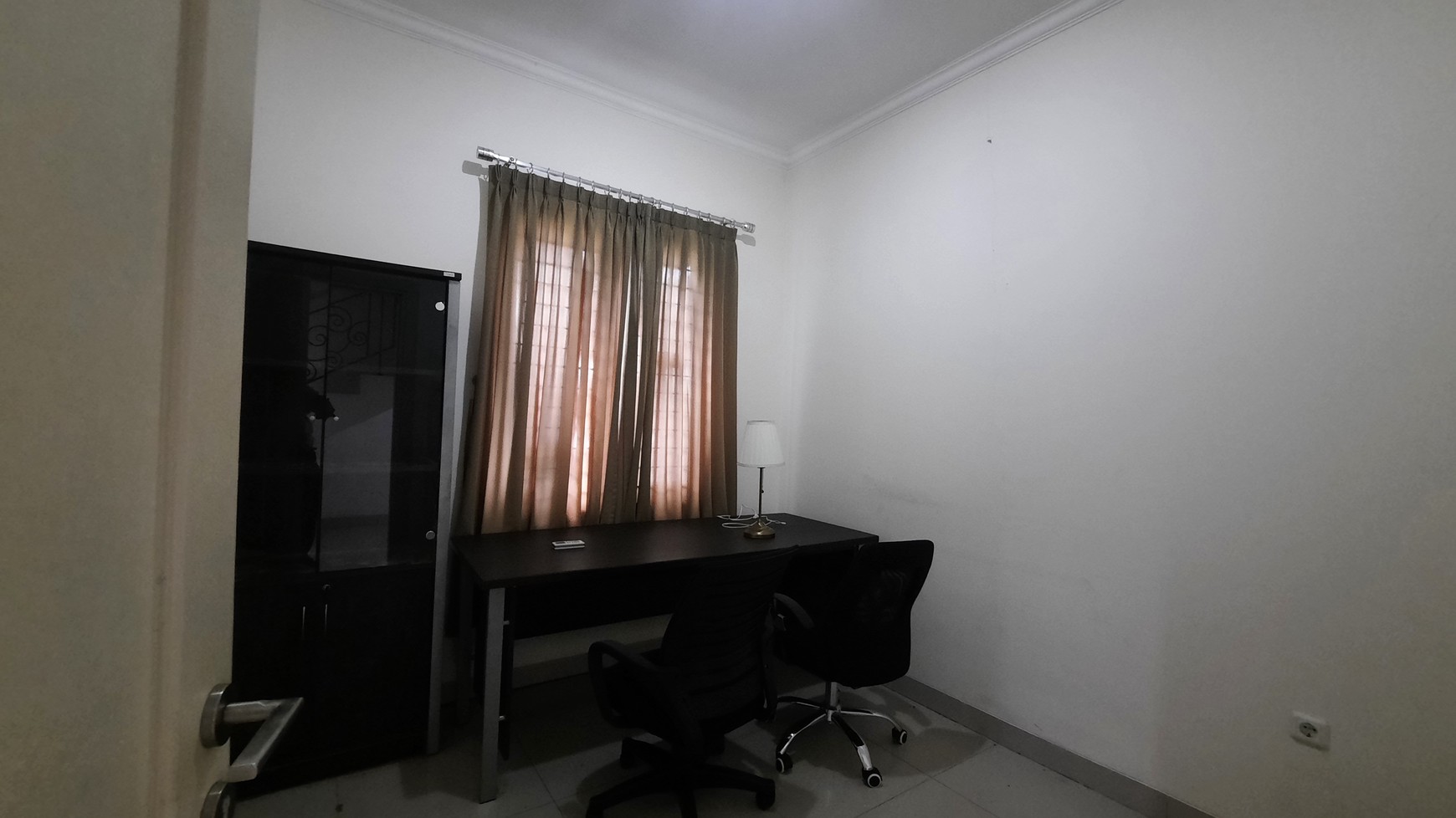 RUMAH BAGUS DAN LUAS FULL FURNISHED DI LOKASI STRATEGIS DALAM CLUSTER DAGO VILLAS LIPPO CIKARANG DEKAT DENGAN BERBAGAI FASILITAS PUBLIK