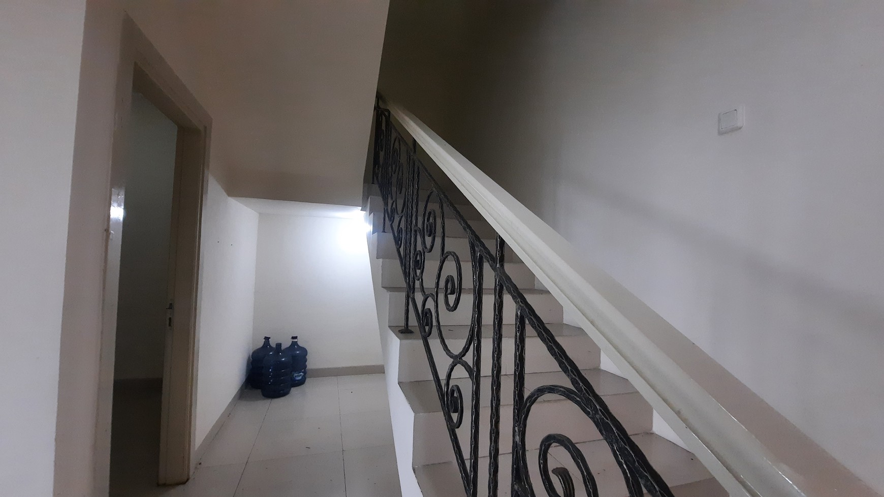 RUMAH BAGUS DAN LUAS FULL FURNISHED DI LOKASI STRATEGIS DALAM CLUSTER DAGO VILLAS LIPPO CIKARANG DEKAT DENGAN BERBAGAI FASILITAS PUBLIK
