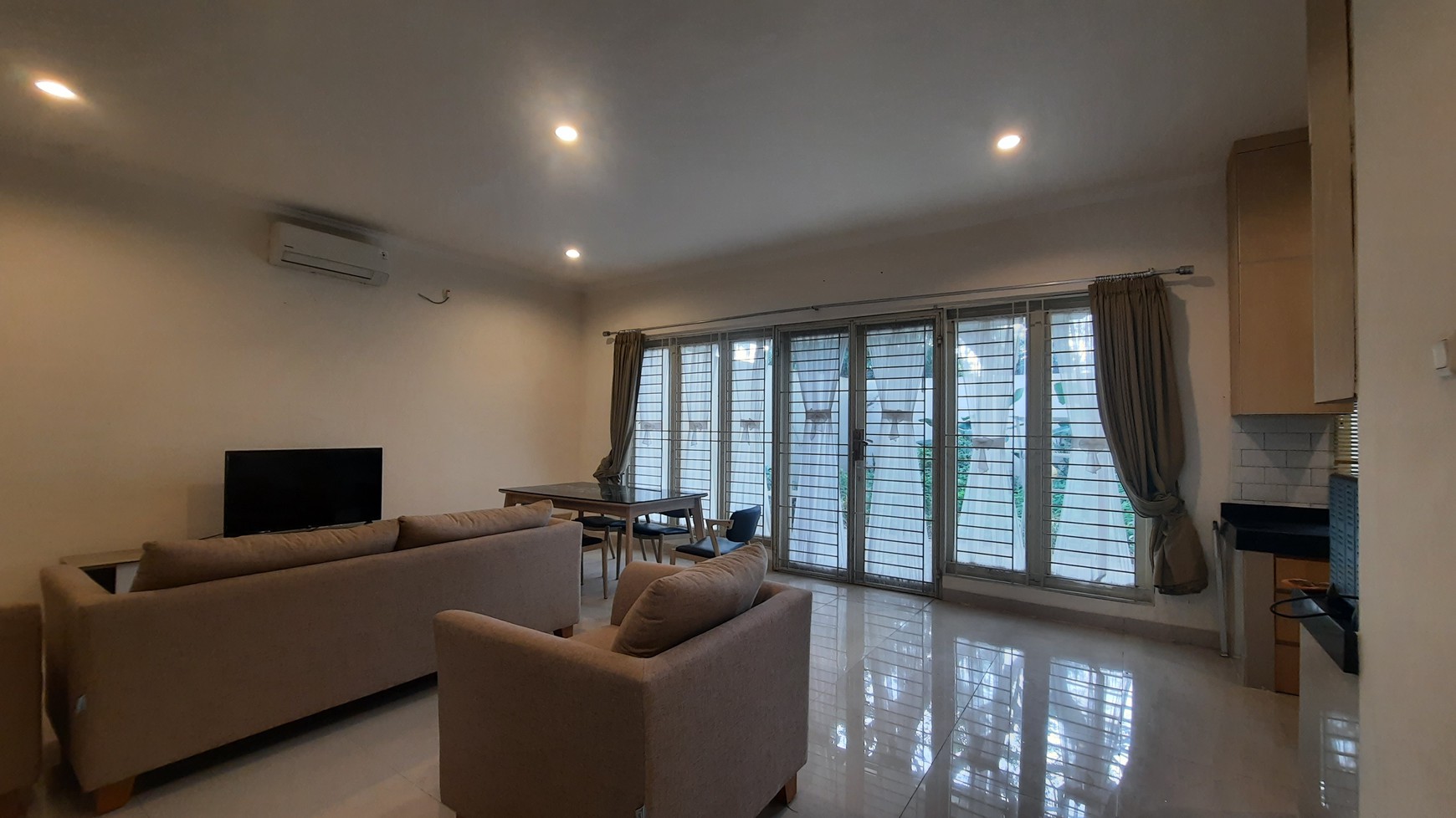 RUMAH BAGUS DAN LUAS FULL FURNISHED DI LOKASI STRATEGIS DALAM CLUSTER DAGO VILLAS LIPPO CIKARANG DEKAT DENGAN BERBAGAI FASILITAS PUBLIK