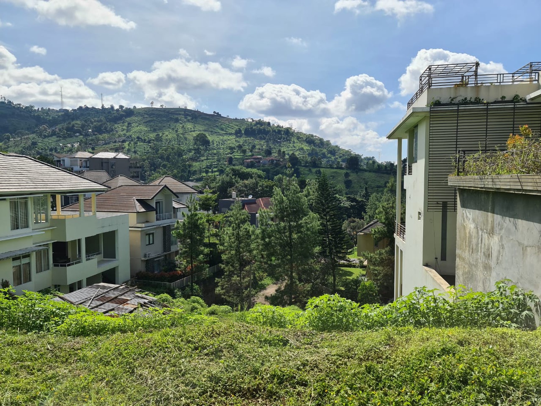 Tanah View Bukit di Resor Dago Pakar, Bandung