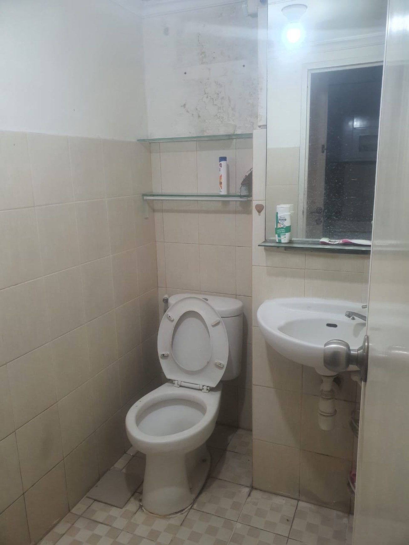Apartemen 2 BR Type Studio Dijual Murah dengan Good View di Puncak Permai Tower C, Surabaya