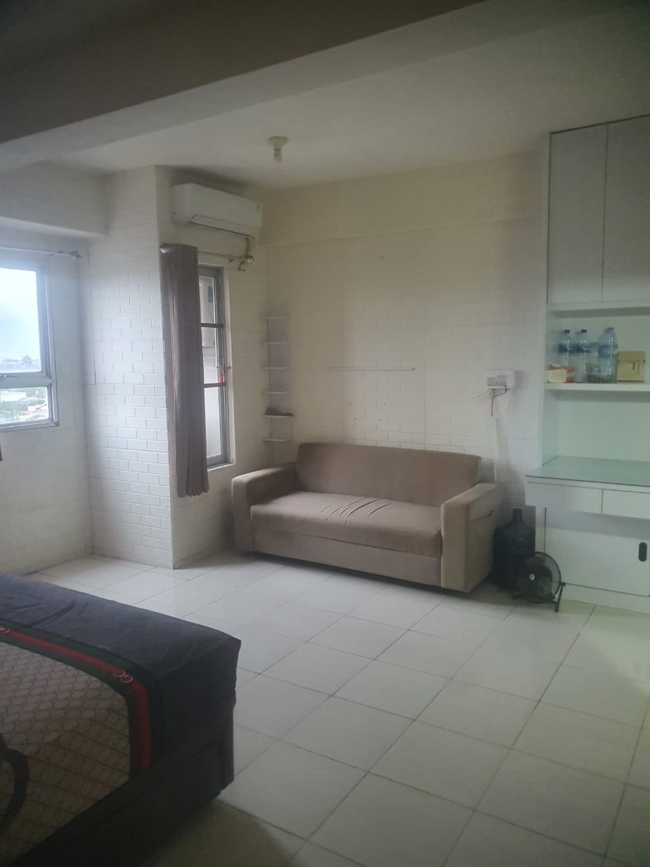 Apartemen 2 BR Type Studio Dijual Murah dengan Good View di Puncak Permai Tower C, Surabaya
