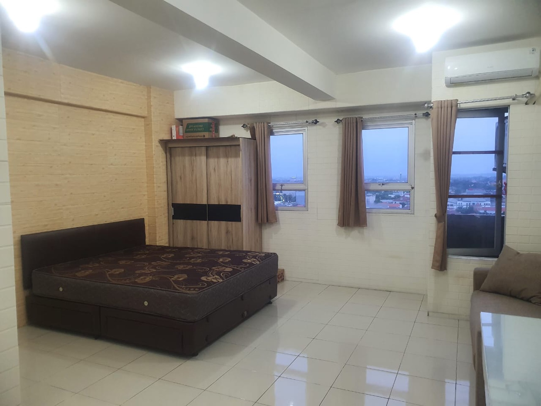 Apartemen 2 BR Type Studio Dijual Murah dengan Good View di Puncak Permai Tower C, Surabaya