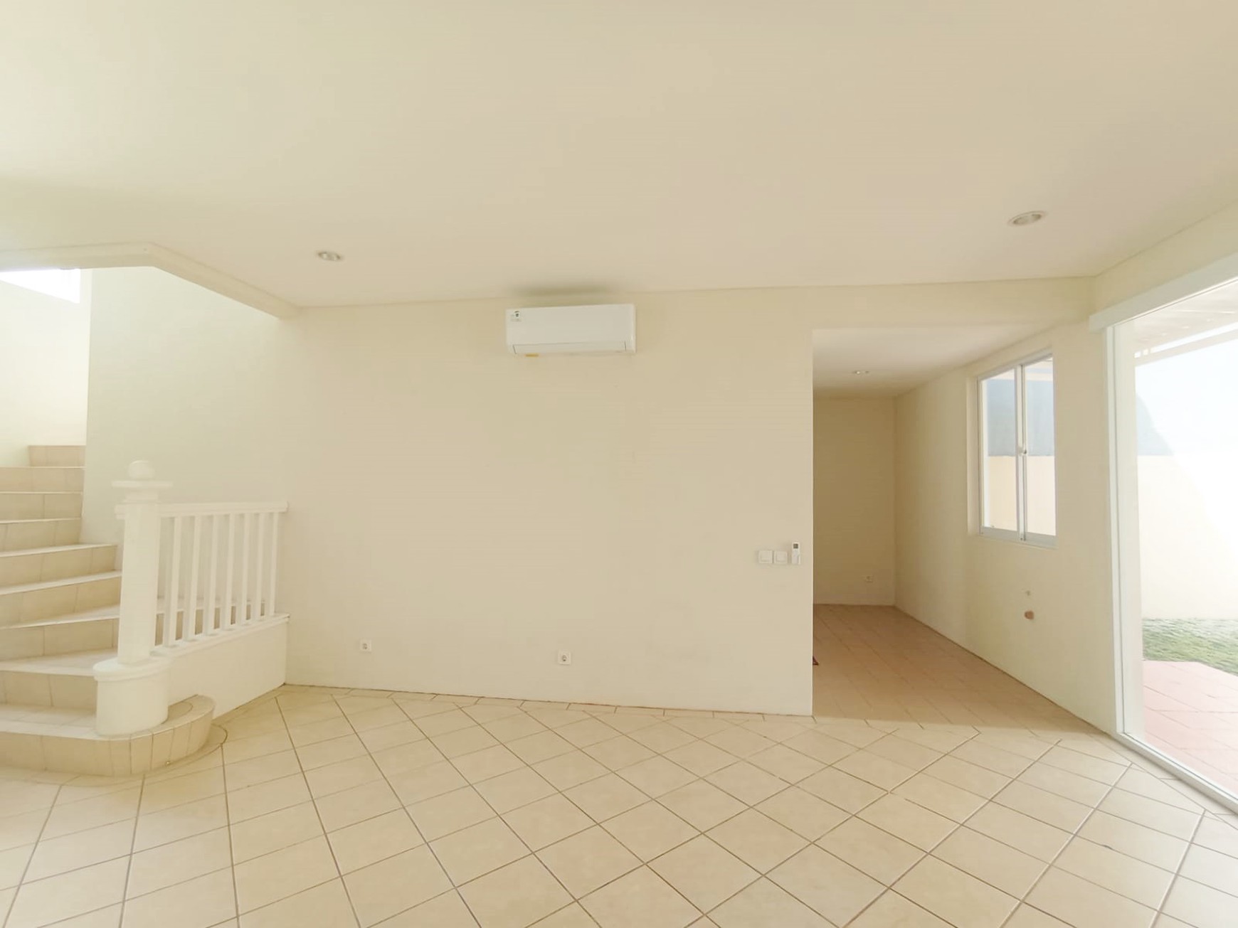 jual cepat rumah di Jalan Riau Lippo Karawaci strategis kondisi rapih siap huni