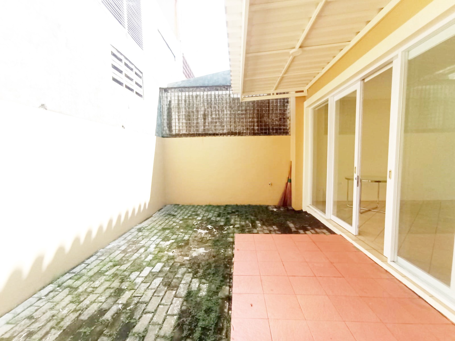 jual cepat rumah di Jalan Riau Lippo Karawaci strategis kondisi rapih siap huni