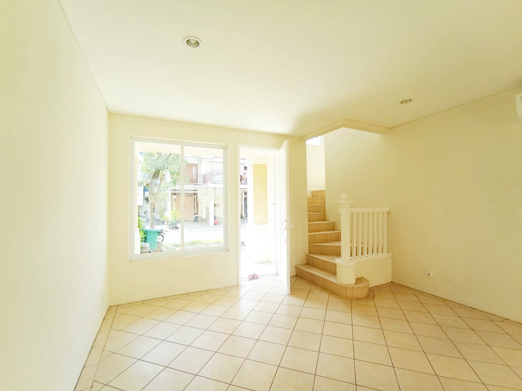 jual cepat rumah di Jalan Riau Lippo Karawaci strategis kondisi rapih siap huni