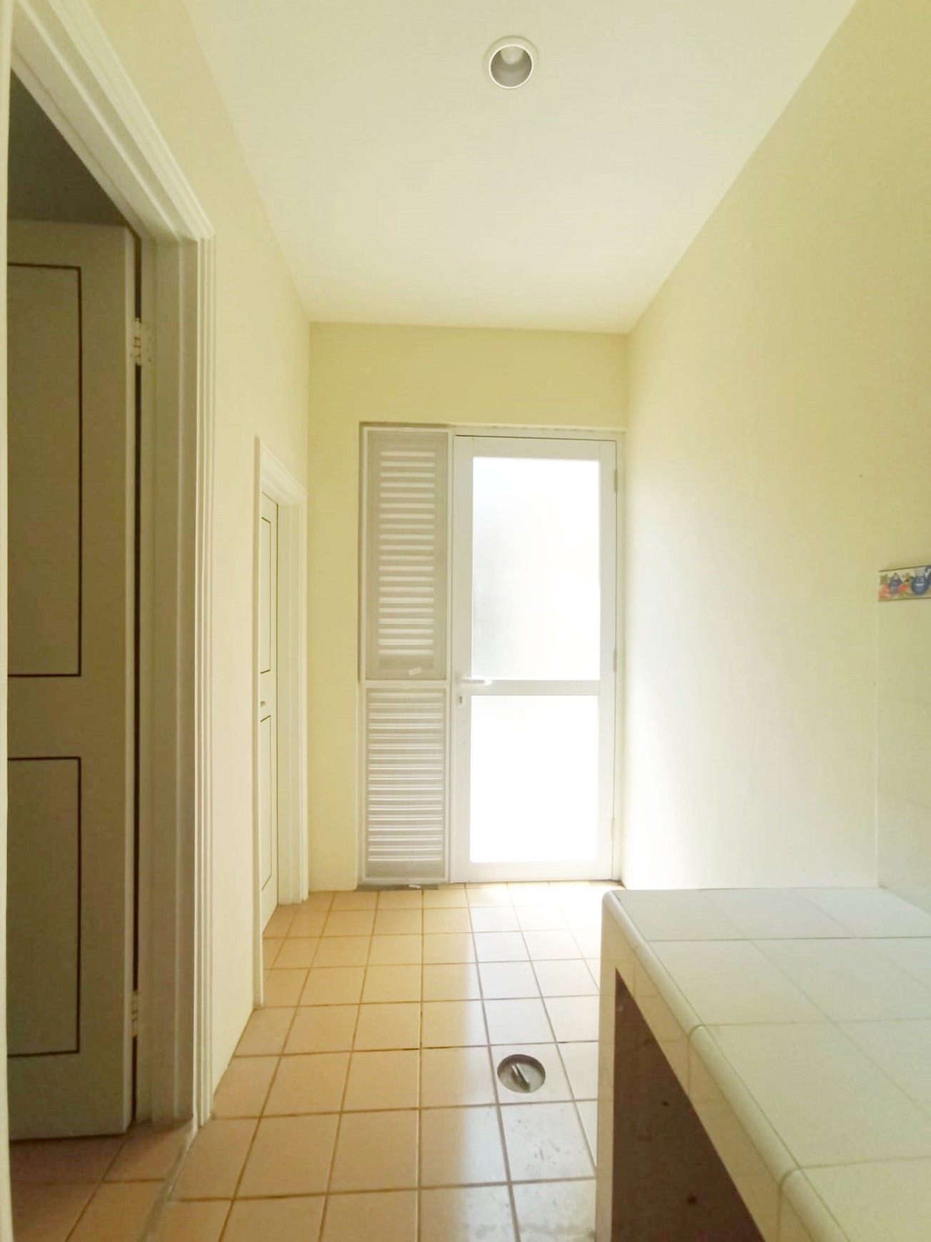 jual cepat rumah di Jalan Riau Lippo Karawaci strategis kondisi rapih siap huni