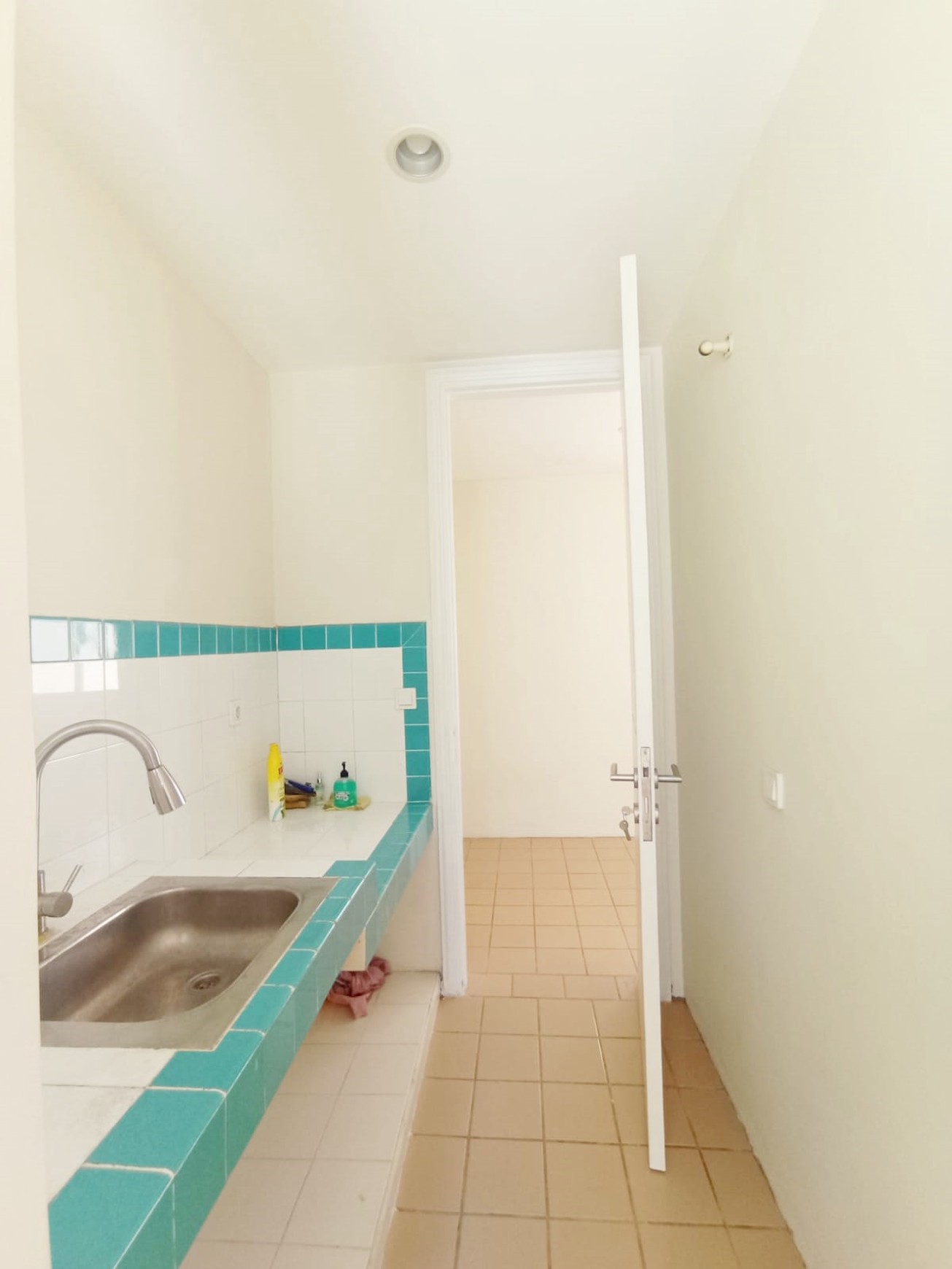 jual cepat rumah di Jalan Riau Lippo Karawaci strategis kondisi rapih siap huni