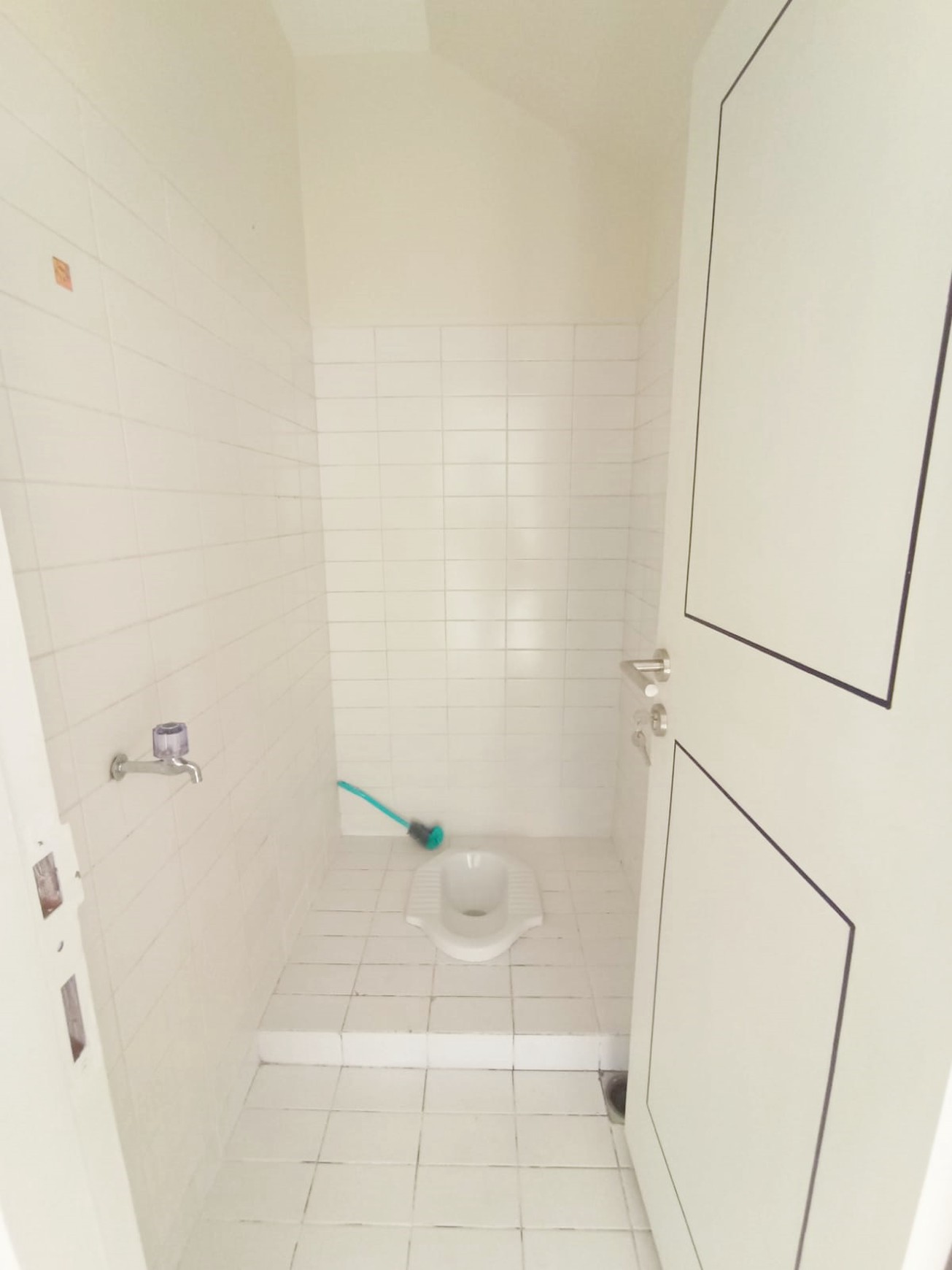 jual cepat rumah di Jalan Riau Lippo Karawaci strategis kondisi rapih siap huni