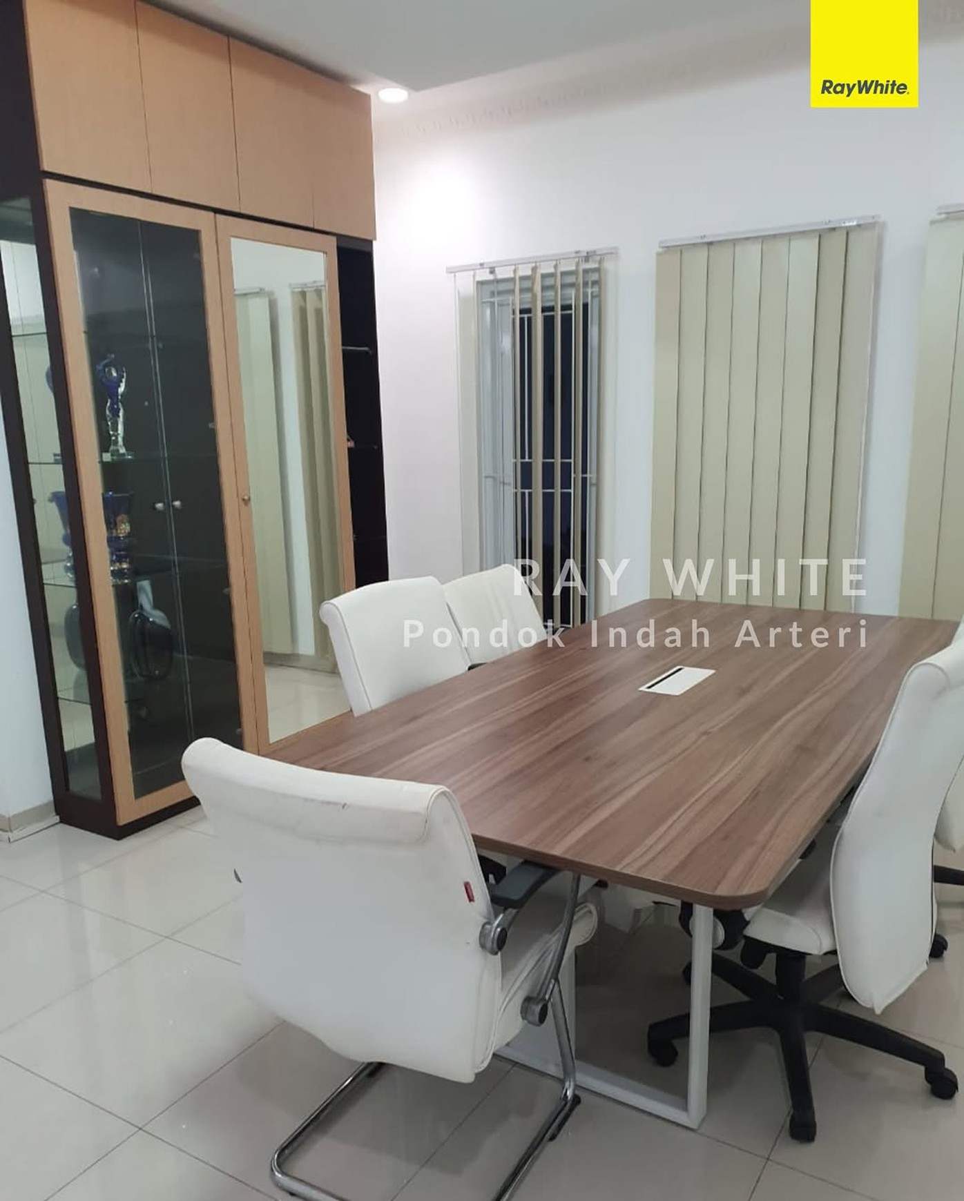 Dijual Cepat Rumah Strategis Jatipadang  Jakarta Selatan  Bisa untuk Kantor, Klinik, atau Hunian Keluarga
