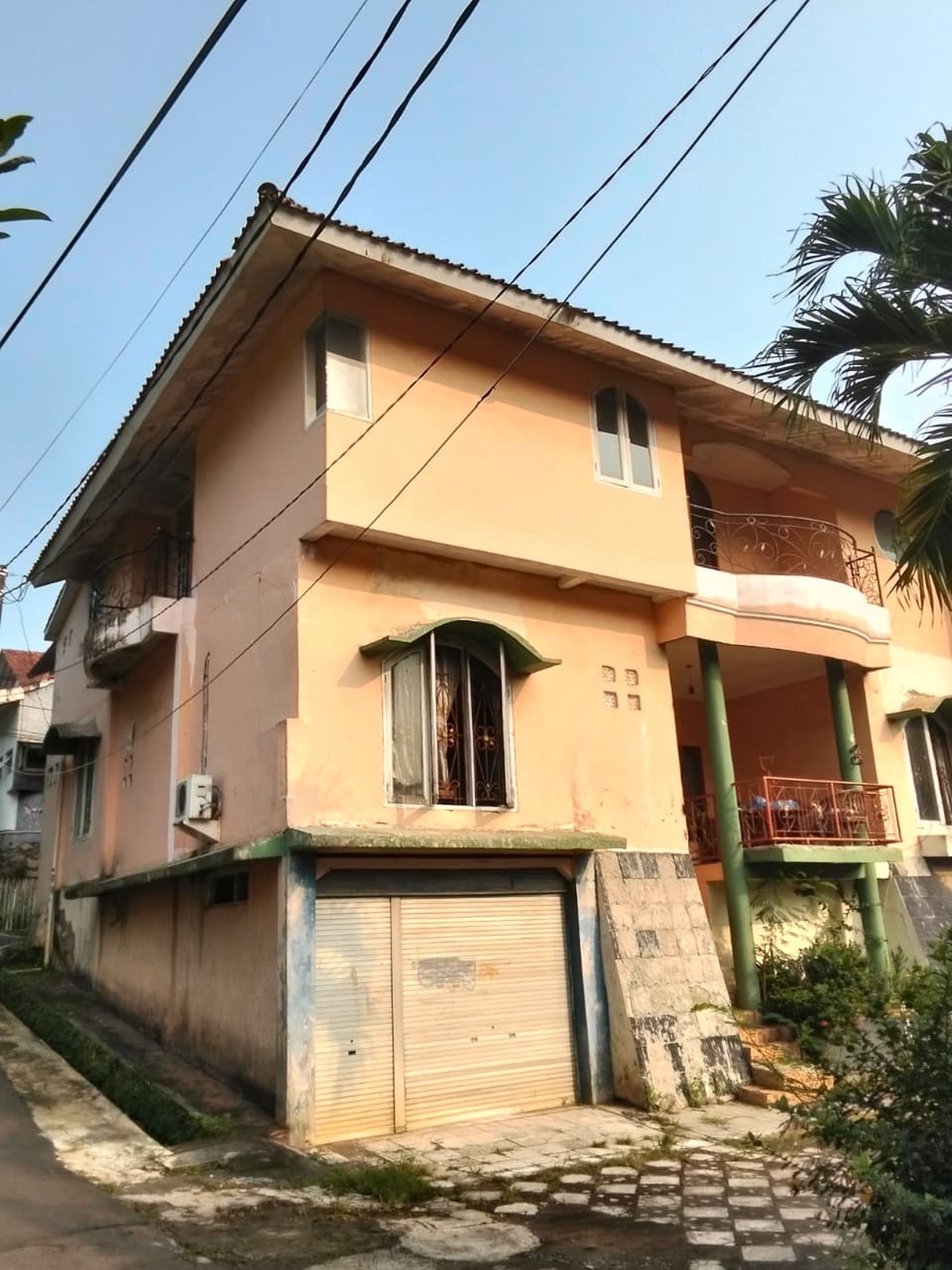 Rumah 2 Lantai di Pondok Cabe Lokasi Strategis Akses Mudah ke Pintu Tol