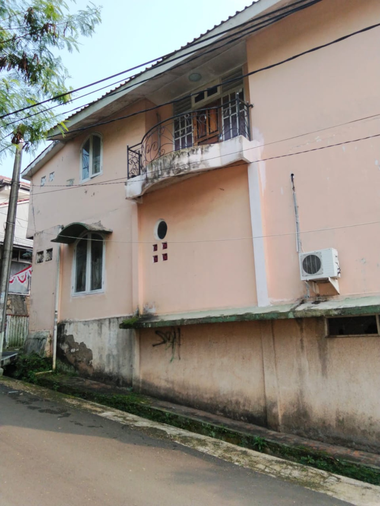 Rumah 2 Lantai di Pondok Cabe Lokasi Strategis Akses Mudah ke Pintu Tol