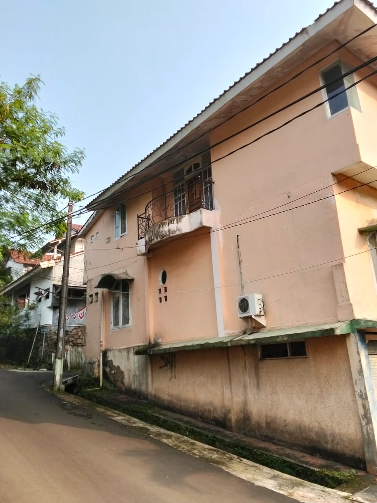 Rumah 2 Lantai di Pondok Cabe Lokasi Strategis Akses Mudah ke Pintu Tol