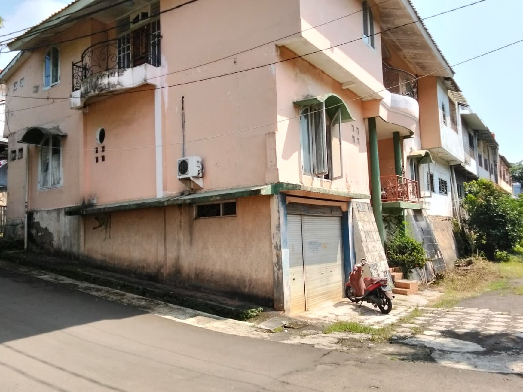 Rumah 2 Lantai di Pondok Cabe Lokasi Strategis Akses Mudah ke Pintu Tol