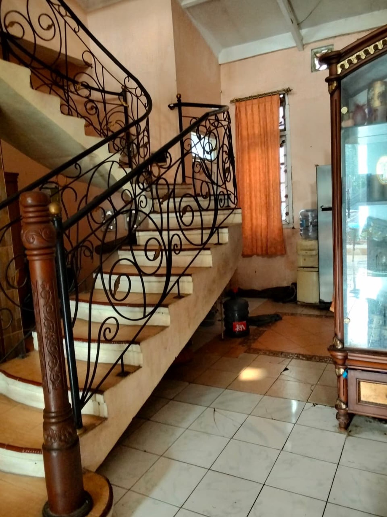 Rumah 2 Lantai di Pondok Cabe Lokasi Strategis Akses Mudah ke Pintu Tol