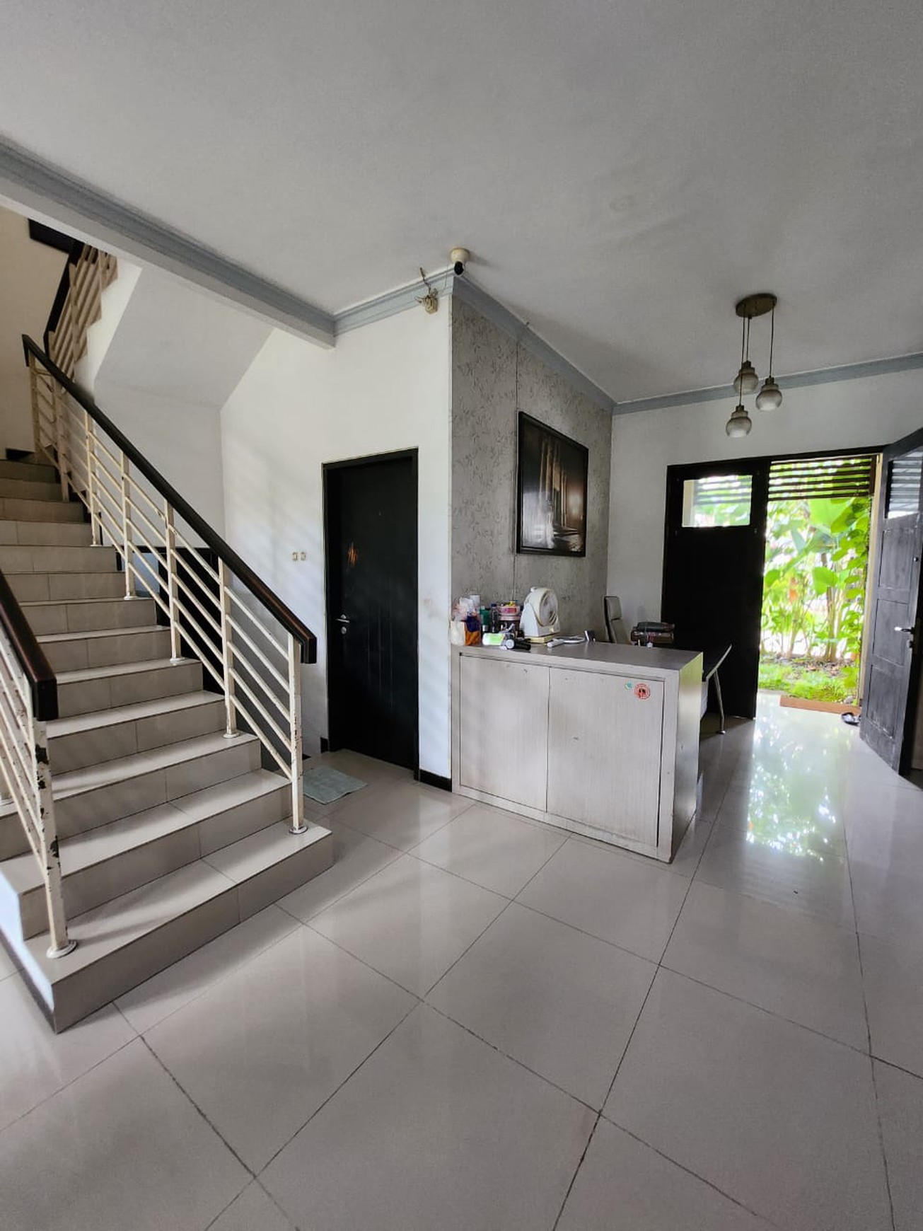 MURAH Rp. 2 M-an Luas Dijual Rumah Royal Residence Semi Furnished - Lokasi Terdepan - Halaman Belakang Luas Hijau Asri Dekat Pakuwon Mall, Citraland
