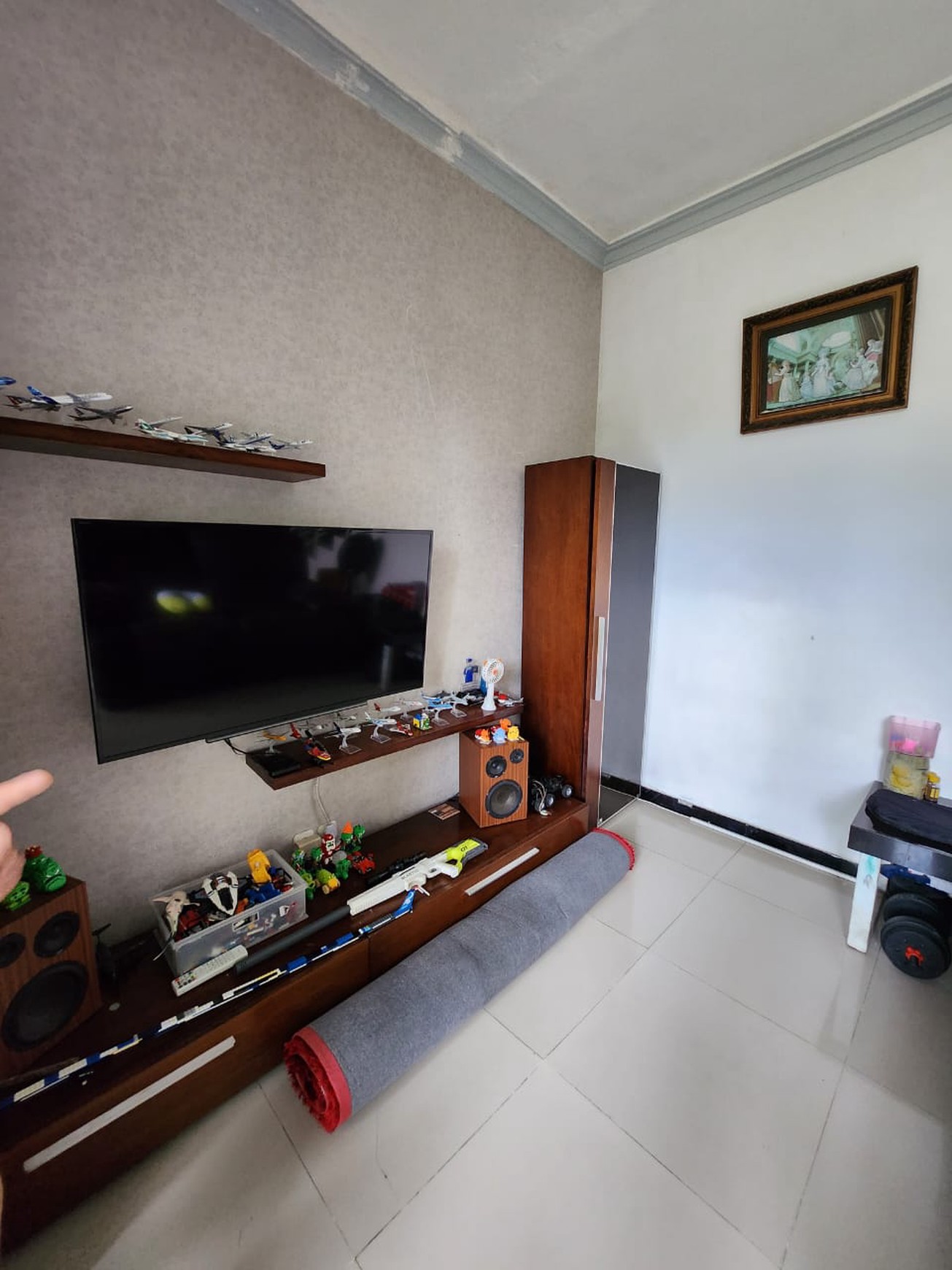 MURAH Rp. 2 M-an Luas Dijual Rumah Royal Residence Semi Furnished - Lokasi Terdepan - Halaman Belakang Luas Hijau Asri Dekat Pakuwon Mall, Citraland