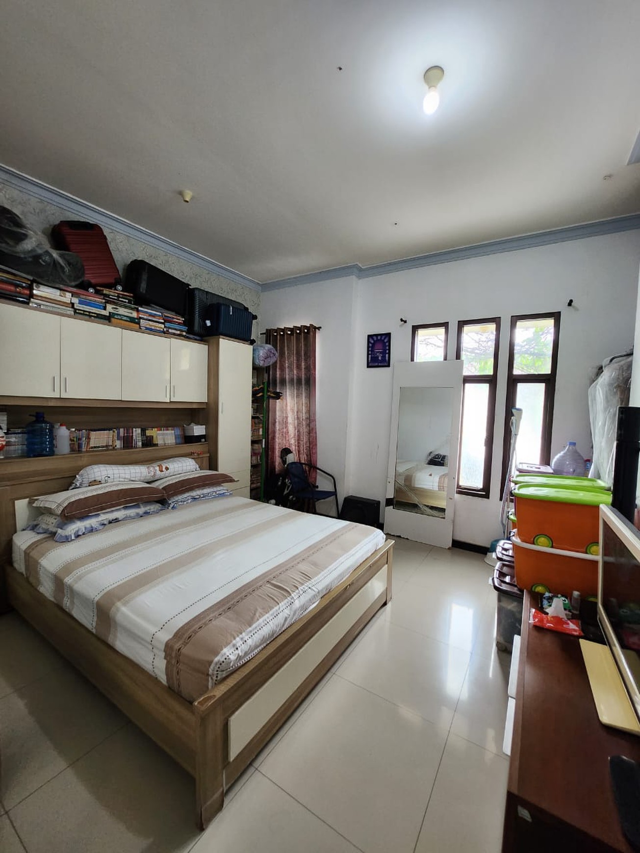 MURAH Rp. 2 M-an Luas Dijual Rumah Royal Residence Semi Furnished - Lokasi Terdepan - Halaman Belakang Luas Hijau Asri Dekat Pakuwon Mall, Citraland