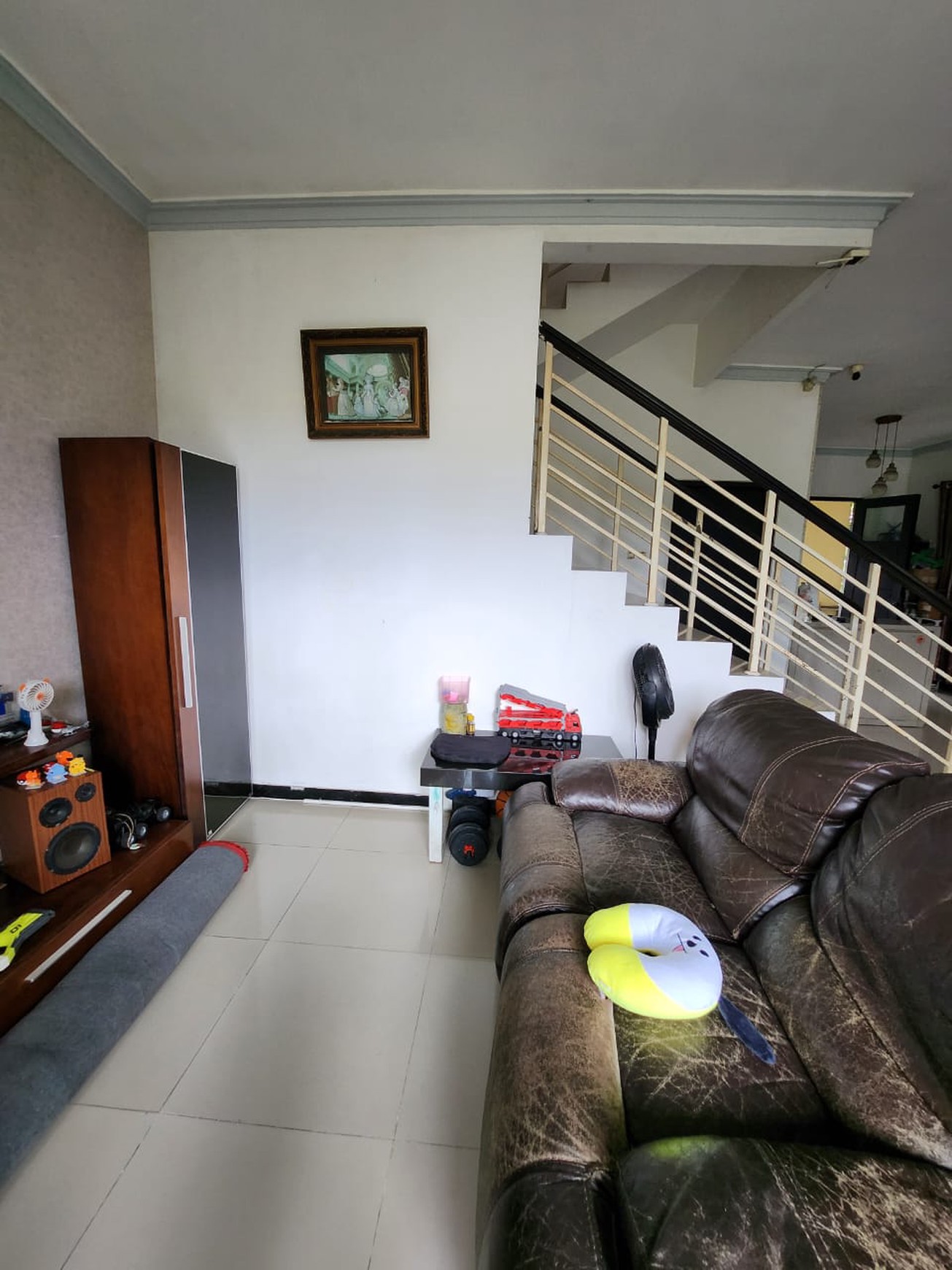 MURAH Rp. 2 M-an Luas Dijual Rumah Royal Residence Semi Furnished - Lokasi Terdepan - Halaman Belakang Luas Hijau Asri Dekat Pakuwon Mall, Citraland