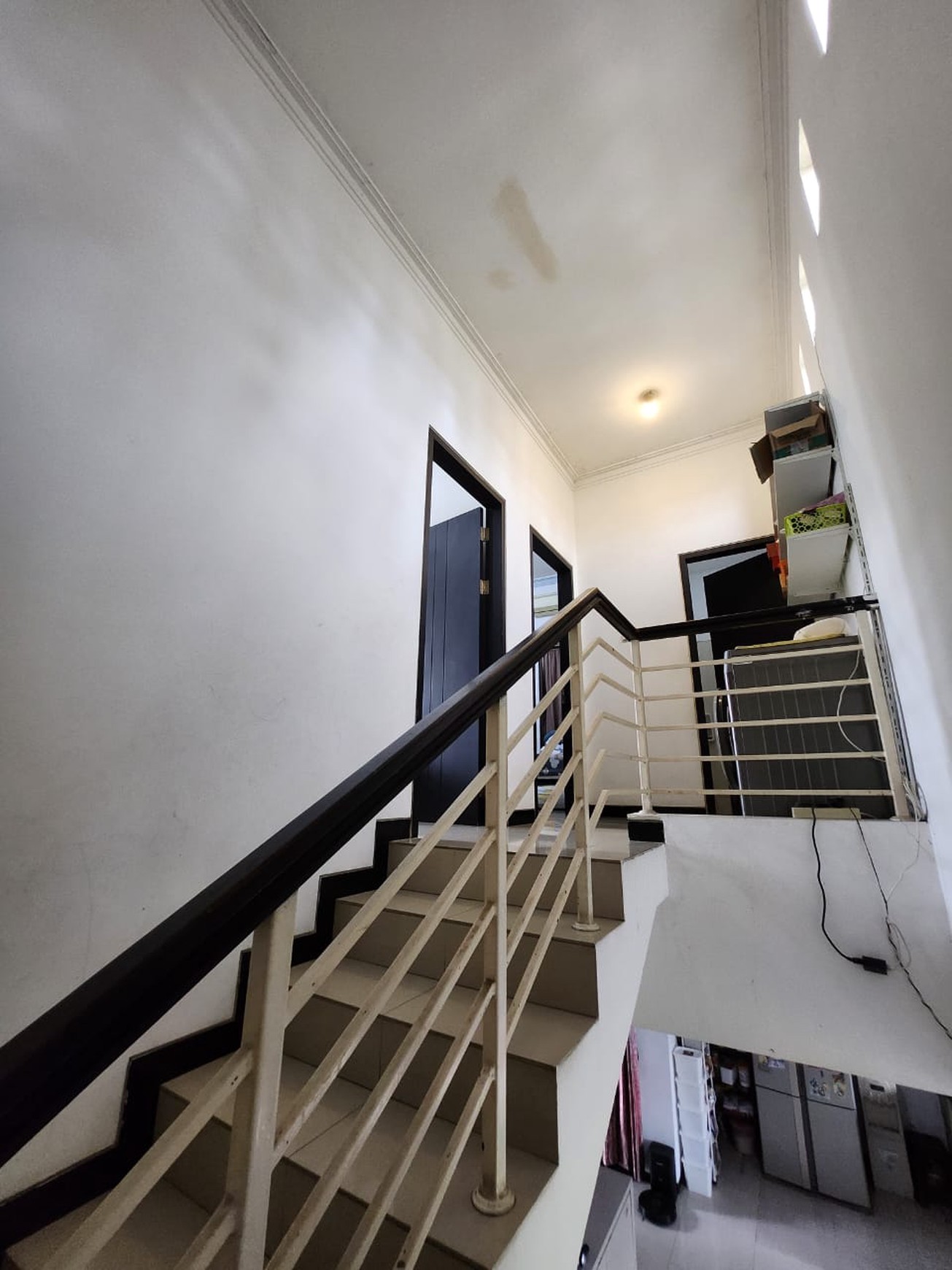 MURAH Rp. 2 M-an Luas Dijual Rumah Royal Residence Semi Furnished - Lokasi Terdepan - Halaman Belakang Luas Hijau Asri Dekat Pakuwon Mall, Citraland