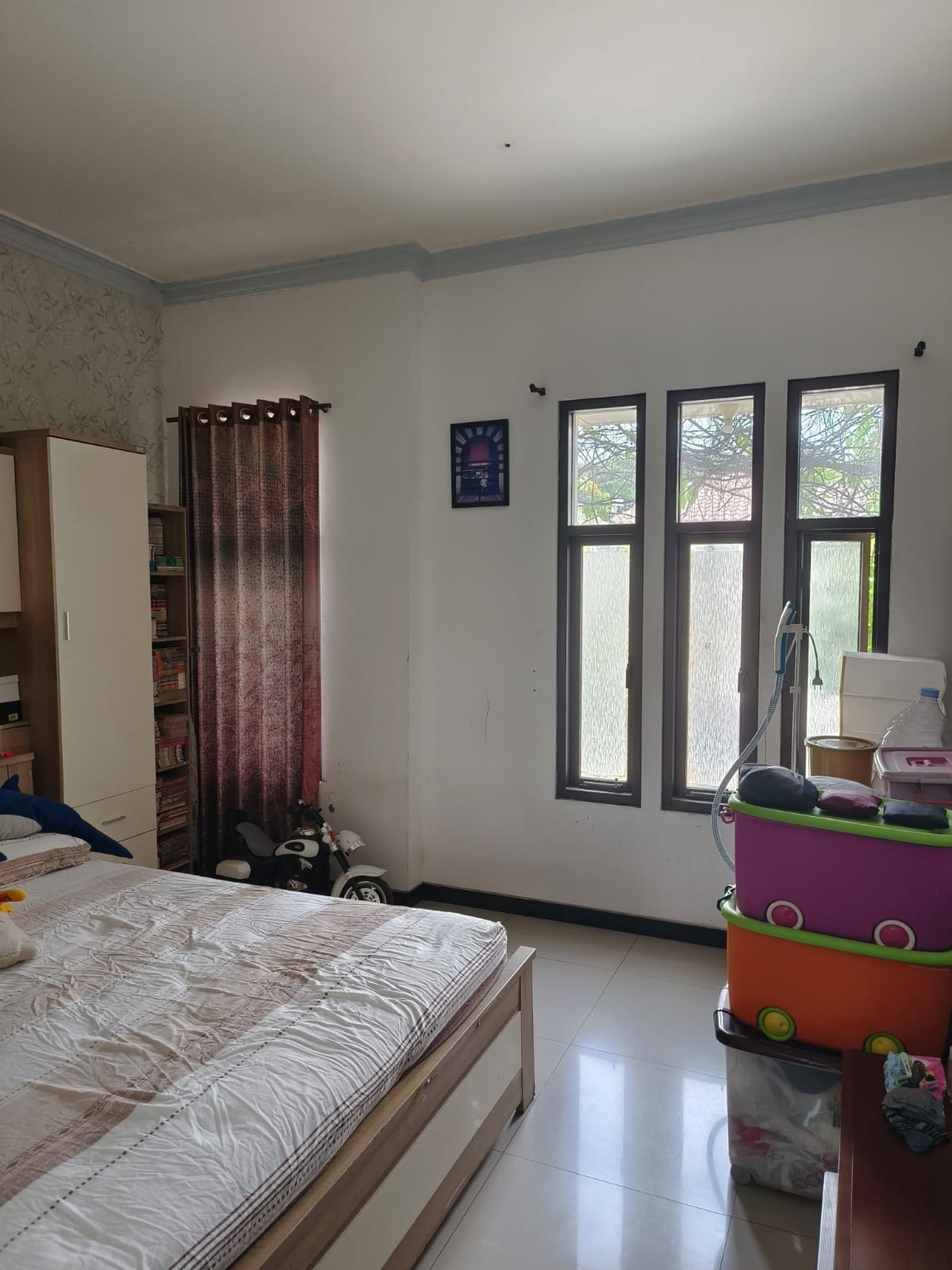 MURAH Rp. 2 M-an Luas Dijual Rumah Royal Residence Semi Furnished - Lokasi Terdepan - Halaman Belakang Luas Hijau Asri Dekat Pakuwon Mall, Citraland