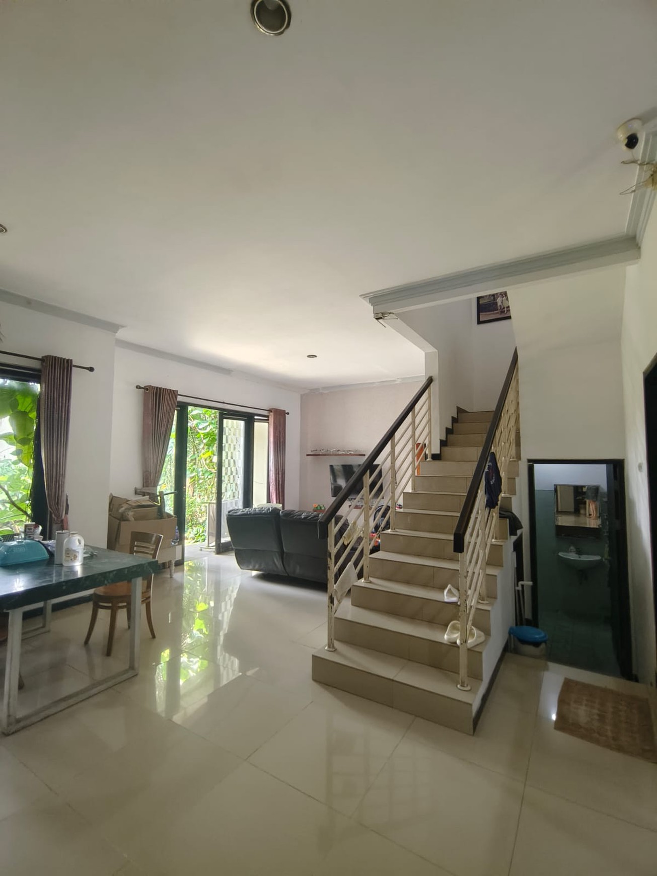 MURAH Rp. 2 M-an Luas Dijual Rumah Royal Residence Semi Furnished - Lokasi Terdepan - Halaman Belakang Luas Hijau Asri Dekat Pakuwon Mall, Citraland