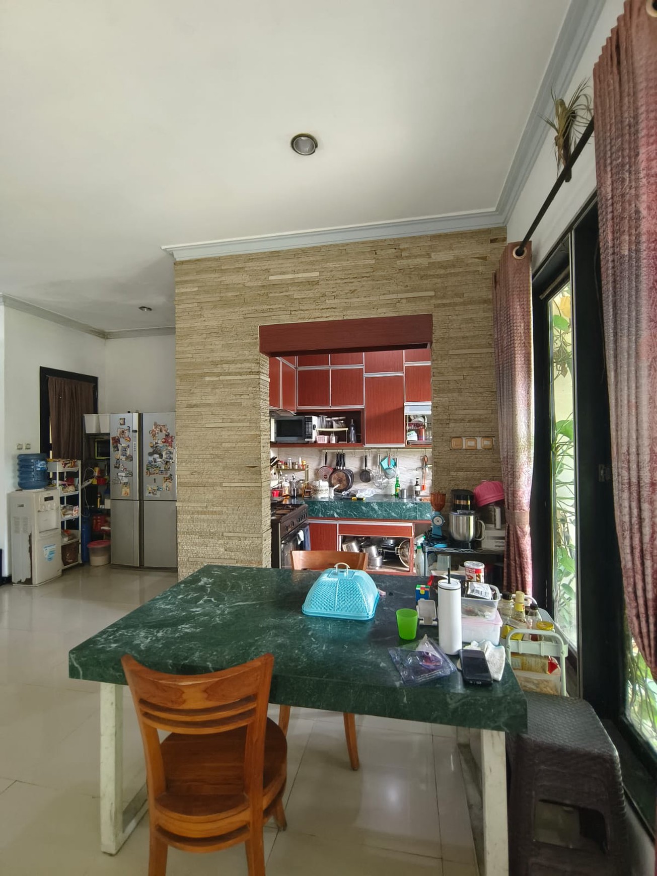 MURAH Rp. 2 M-an Luas Dijual Rumah Royal Residence Semi Furnished - Lokasi Terdepan - Halaman Belakang Luas Hijau Asri Dekat Pakuwon Mall, Citraland