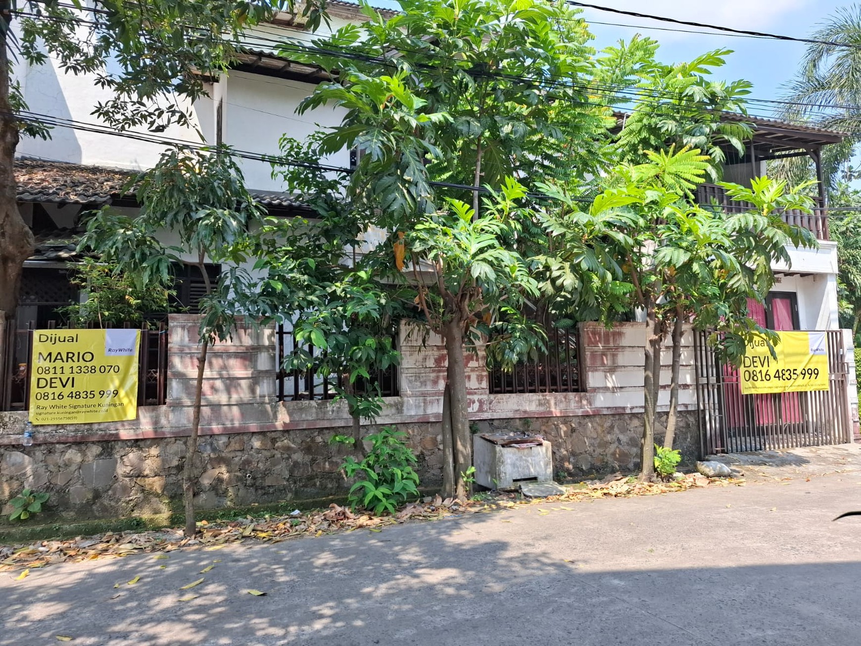 Rumah 2.5 Lantai dengan Lokasi Strategis