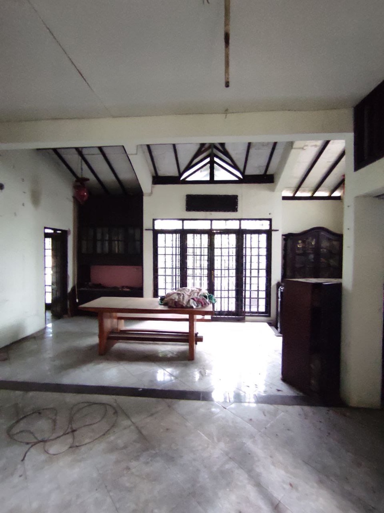 Rumah 2.5 Lantai dengan Lokasi Strategis