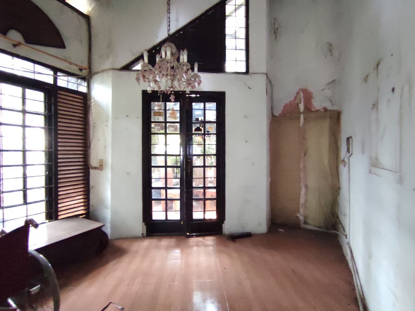 Rumah 2.5 Lantai dengan Lokasi Strategis
