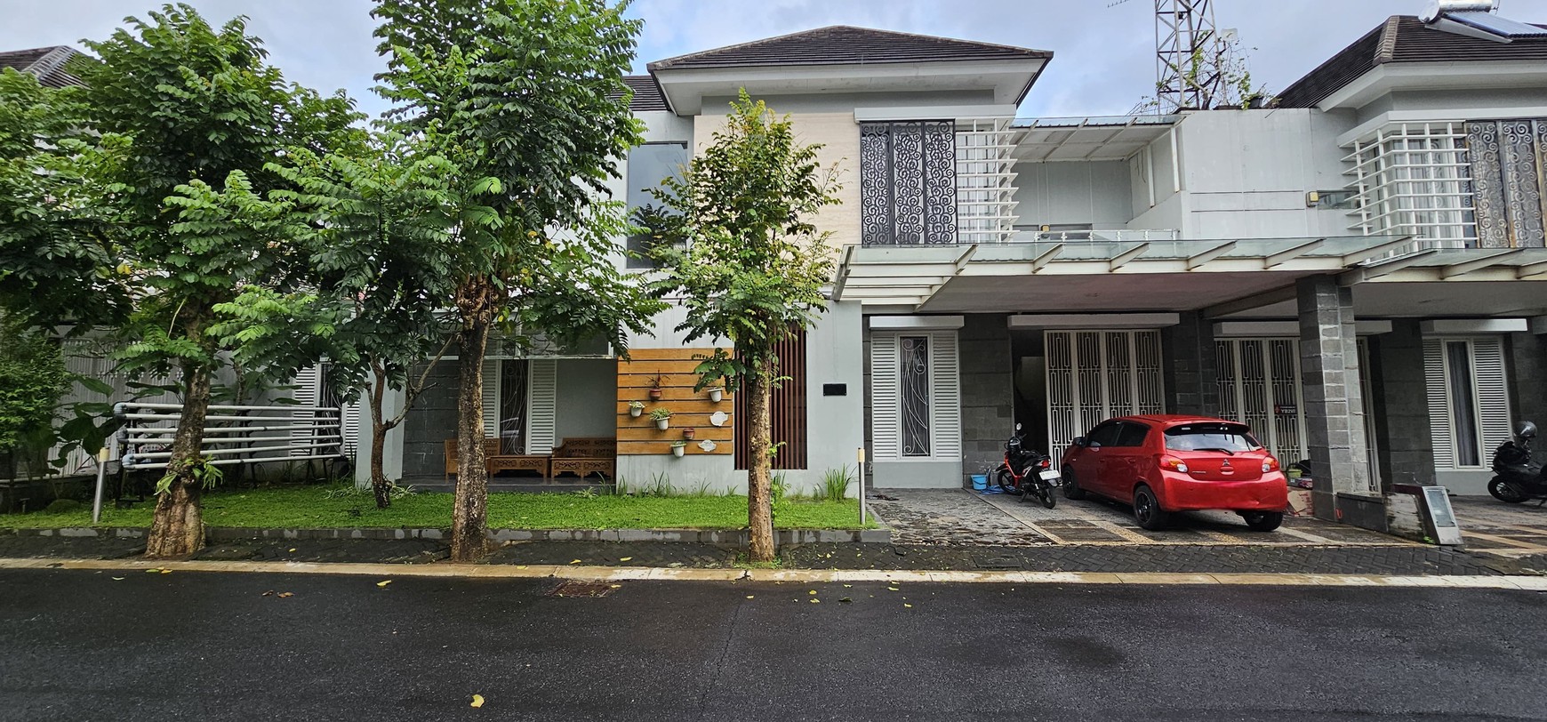 Rumah Dalam Perum Lokasi Dekat Transmart Maguwoharjo Depok Sleman