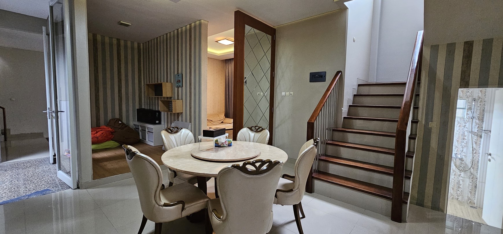 Rumah Dalam Perum Lokasi Dekat Transmart Maguwoharjo Depok Sleman