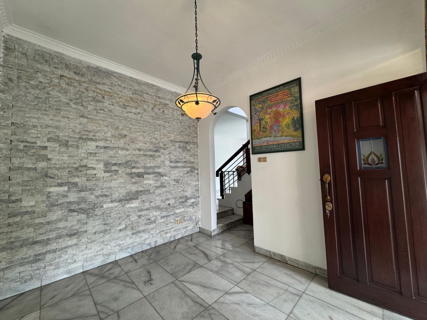 Rumah Luas Semi Furnished Dengan Harga Terbaik di Komplek Strategis Puri Cinere