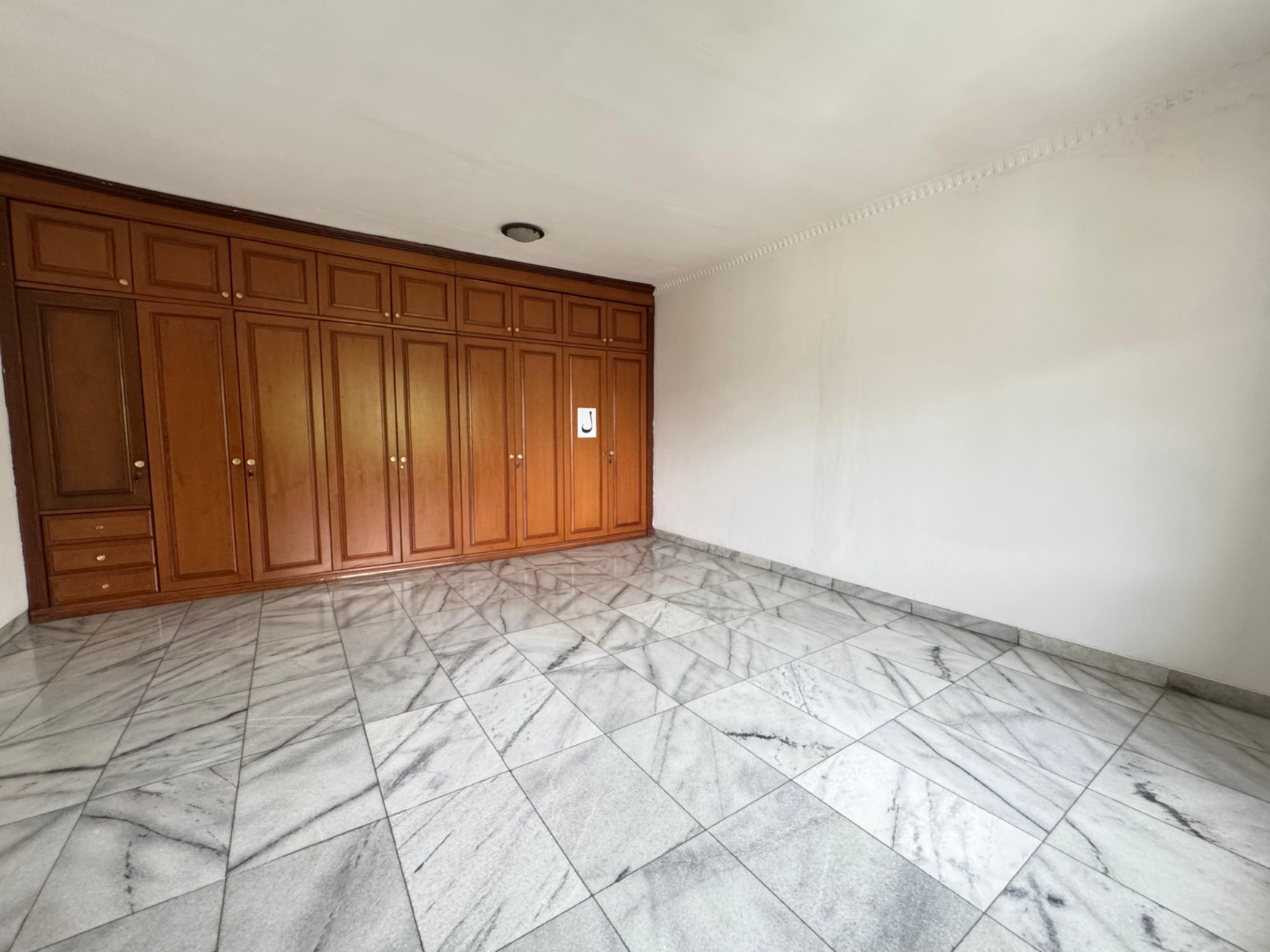 Rumah Luas Semi Furnished Dengan Harga Terbaik di Komplek Strategis Puri Cinere