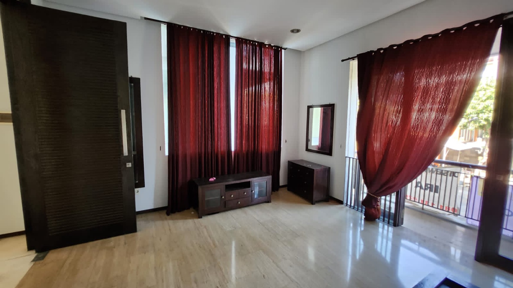 Disewakan Rumah Mewah Private Pool Modern 3 Lantai Citraland Utama